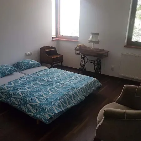 Cintorinska 11